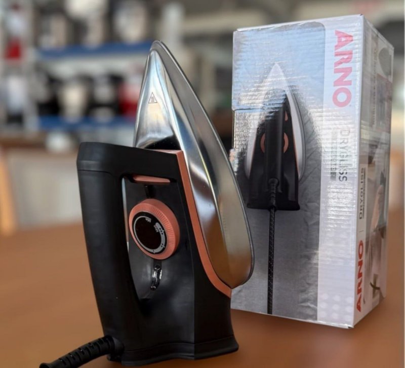 Ferro a seco Arno drygliss steam iron com base antiaderente fs31 preto e terracota