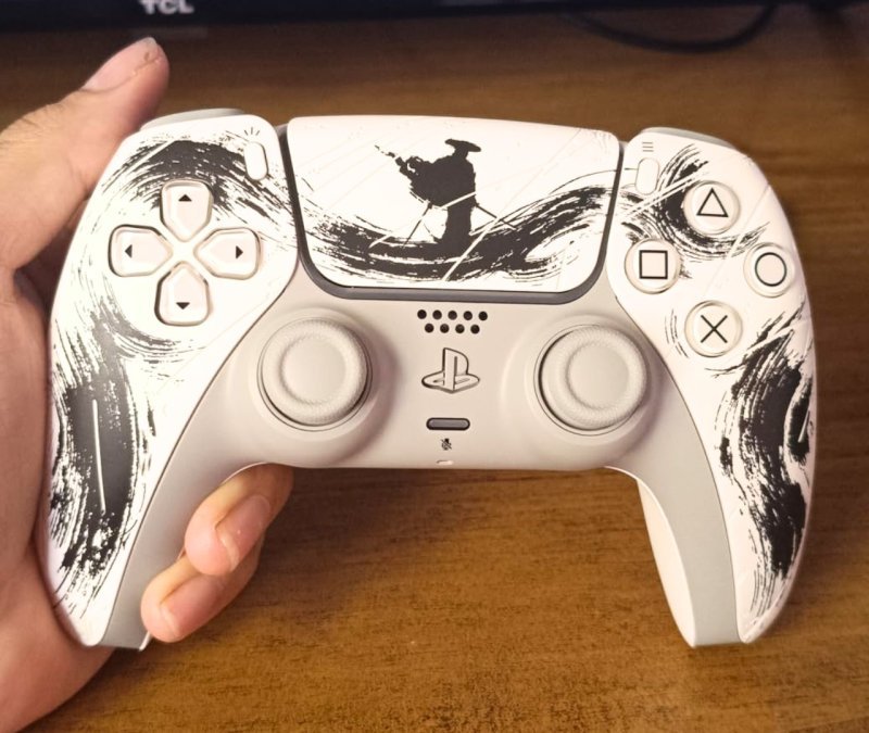 Controle sem fio DualSense® – Edição Limitada Black: Ghost of Yōtei - PlayStation 5