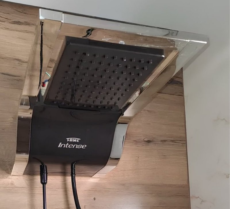 CHUVEIRO ELETRÔNICO - DUCHA INTENSE 220V – 7.800W BLACK SUPER POTENTE – FAME