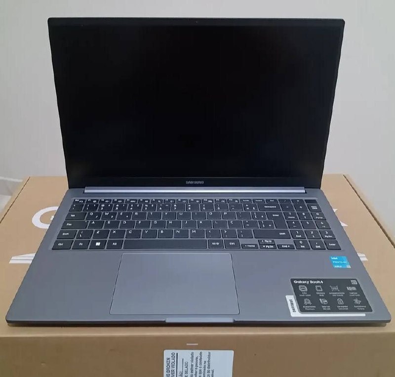 Notebook Samsung Galaxy Book4 Intel U300 8GB 256GB SSD 15.6" Full HD