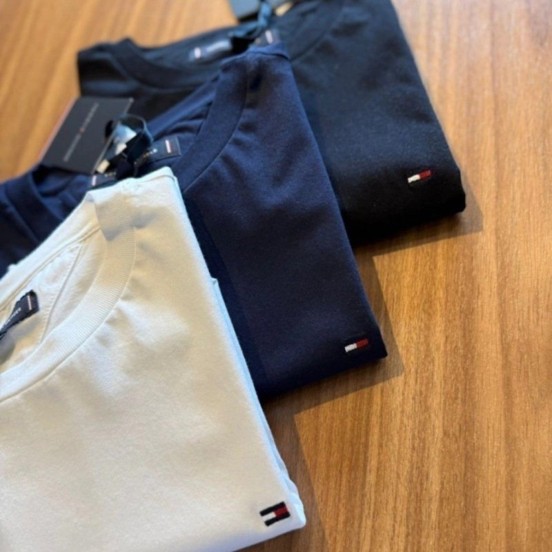 Kit Camisetas Tommy Hilfiger Masculina Essential Preta 3un