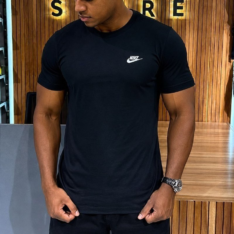 Camiseta Nike Sportswear Club Masculina
