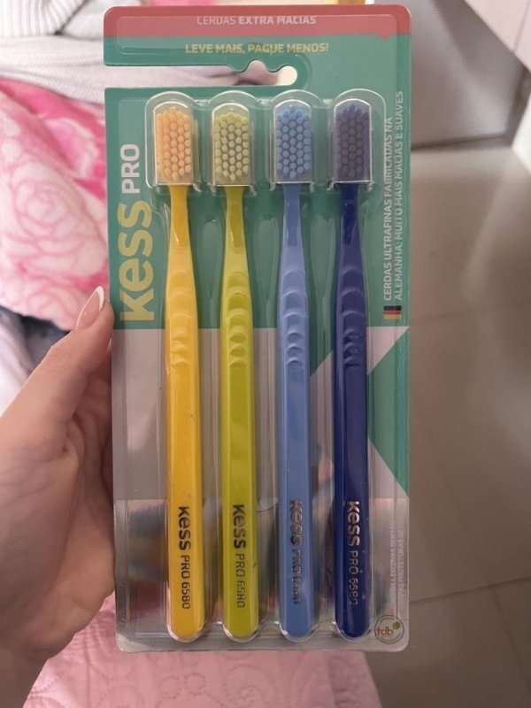 ZKMAGIC Kess Pack Com 4 Escovas Dentais Pro Extra Macias