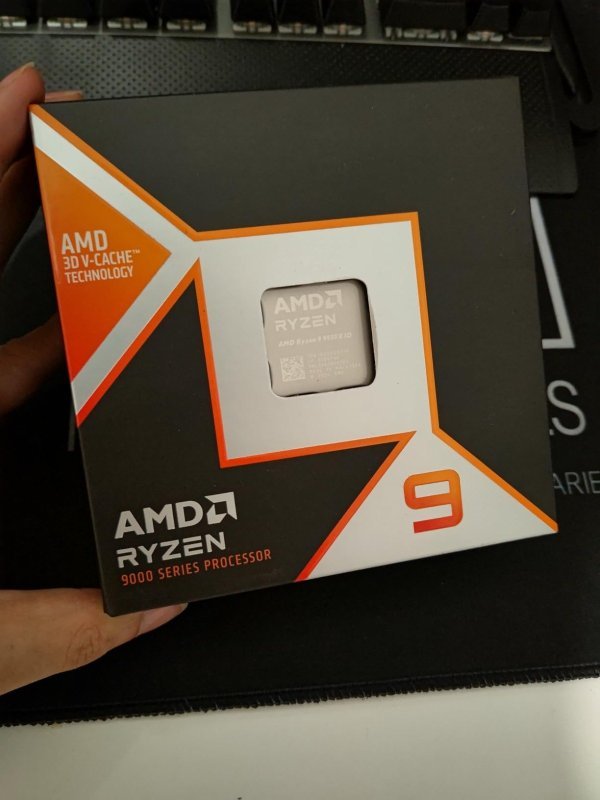 Processador AMD Ryzen 9 9950X3D AM5 16 Cores 32 Threads 5.7 GHz 144Mb Cache Radeon Graphics Sem Cooler