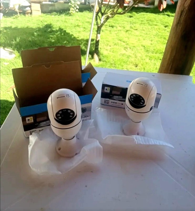 Kit 2 Câmeras Lampada De Segurança Ip Wifi Com Visão Noturna