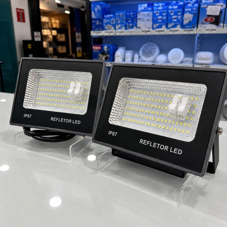 Kit 2 Refletor Super Led 400w Ip67 Holofote Bivolt Prova D'água Branco Frio 6500k Preto