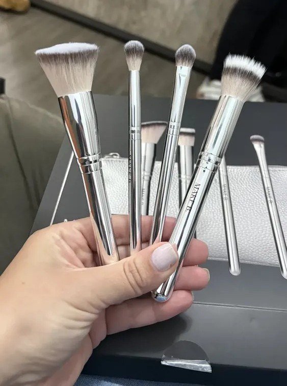 Kit Pincel De Maquiagem Make B. Essentials O Boticário Cor Prateado