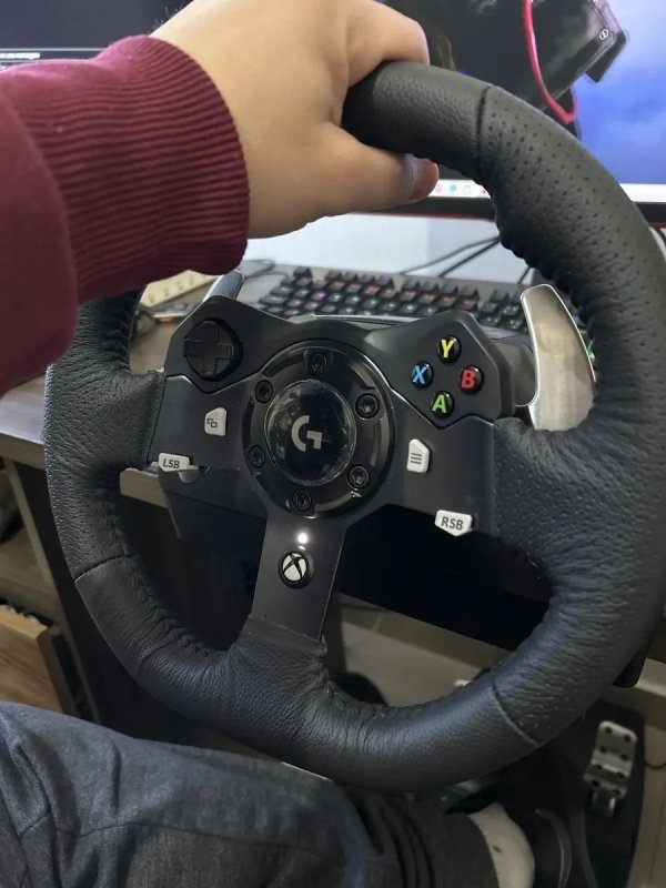 Volante Logitech G920 Driving Force e Pedais com Force
