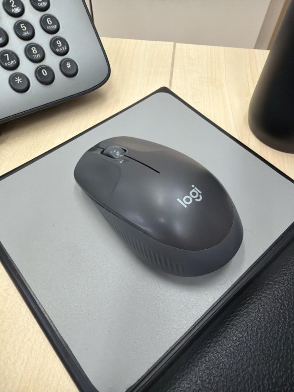 Mouse sem fio Logitech M190 com Design Ambidestro de Tamanho Padrão
