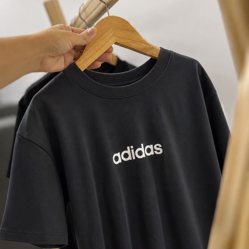 Camiseta Preta adidas Logo Linear Ess