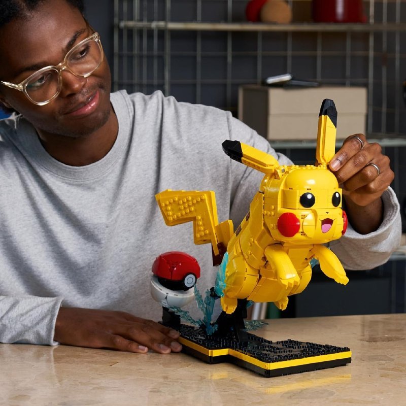 LEGO Pokémon Pikachu e Pokébola 72152 (2.050 Peças) + Frete Grátis