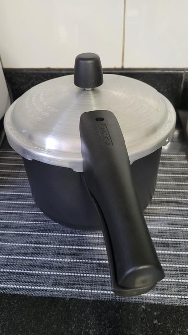 Panela de Pressão Tramontina Vancouver Effect em Alumínio com Revestimento Antiaderente Starflon Max Preto 20cm 4,5L