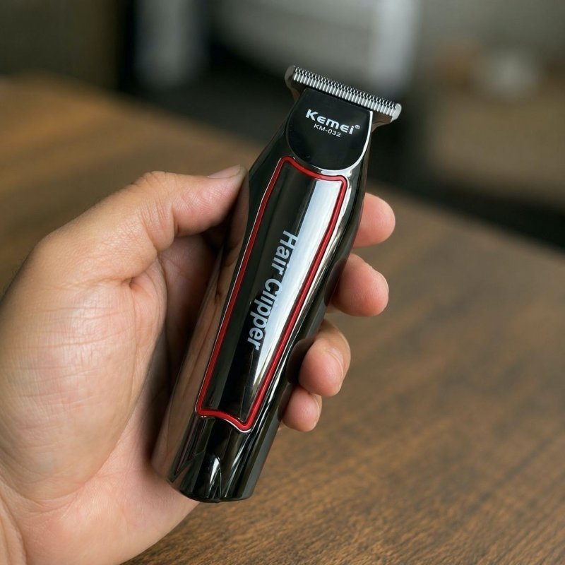 Máquina Cortar Cabelo Aparar Barba Kemei Km-032 Acabamento Prateado 127/220v