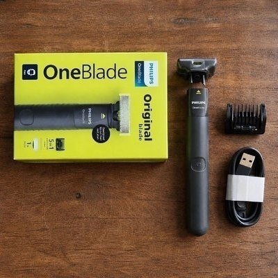 Barbeador e Aparador Elétrico Philips OneBlade com Pente 5 em 1, Sem Fio e À Prova D'Água - QP1425/10