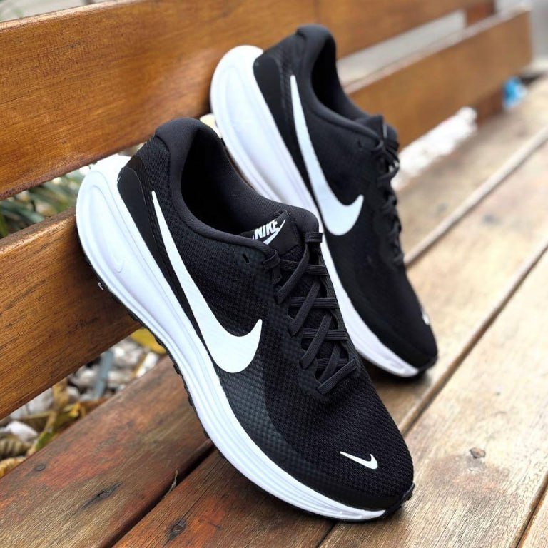 Tênis Nike Revolution 8