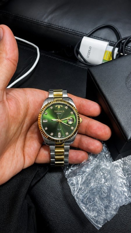 Relógio Technos Masculino 2415DV/1V Riviera 43 Milímetros Dourado Aço Inoxidável Fundo Verde com Calendário Prova D´Agua 50m