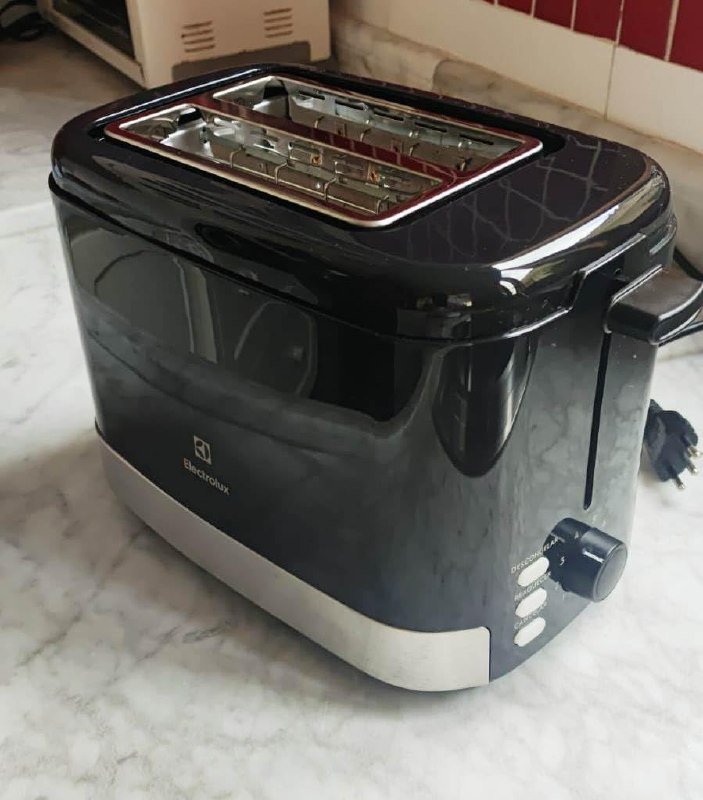 Electrolux Torradeira tostador 8 níveis de tostagem função descongelar reaquecer bandeja coletora migalhas botões luminosos ETS10 preto