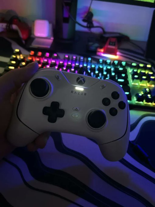 Controle Razer Wolverine V2 Pro para Xbox Series e PC