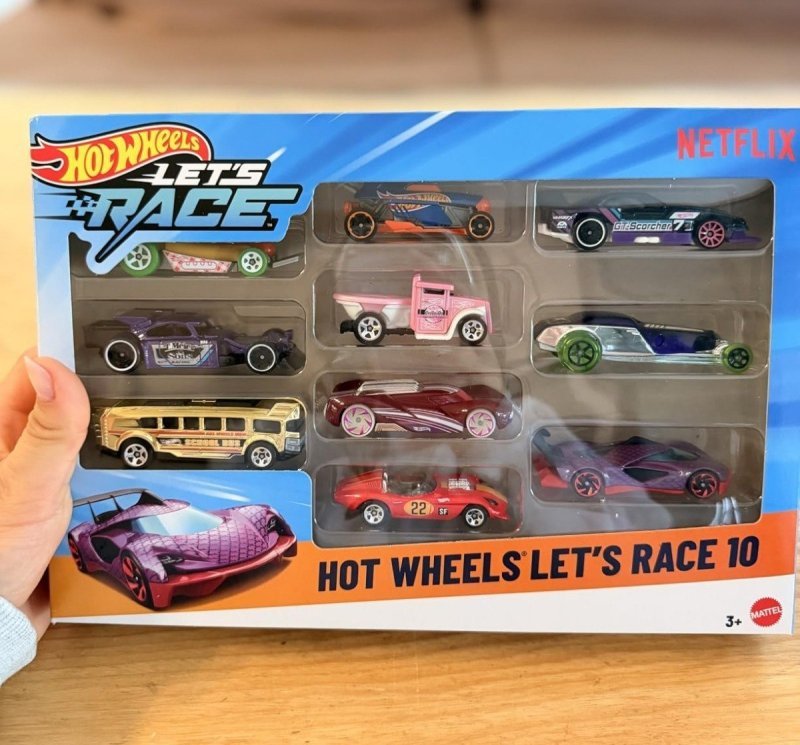 Hot Wheels Diecast Veículo de Brinquedo Let's Race Embalagem com 10 Carros Surpresa