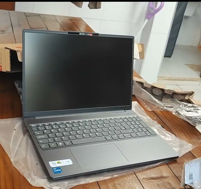 Notebook Lenovo IdeaPad Slim 3 (Luna Grey) (83NSS00000) + Frete Grátis
