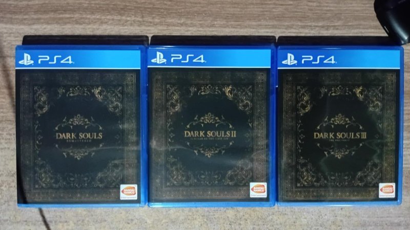 Dark Souls Trilogy - PS4 + Frete Grátis