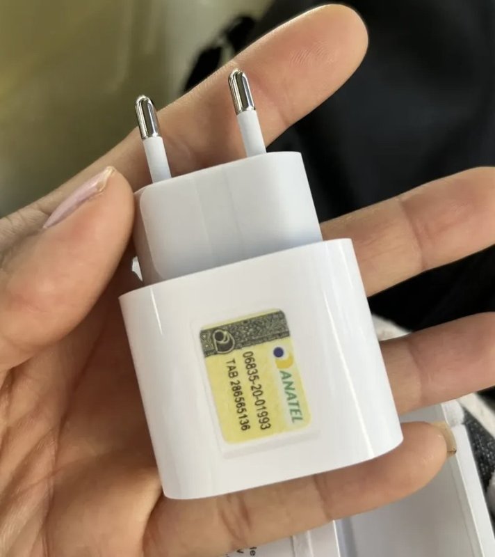 Carregador Adaptador USB-C 20W para iPhone Apple Branco A2465