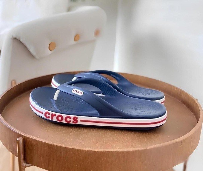 Chinelo Crocs Bayaband Flip Navy/pepper + Frete Grátis