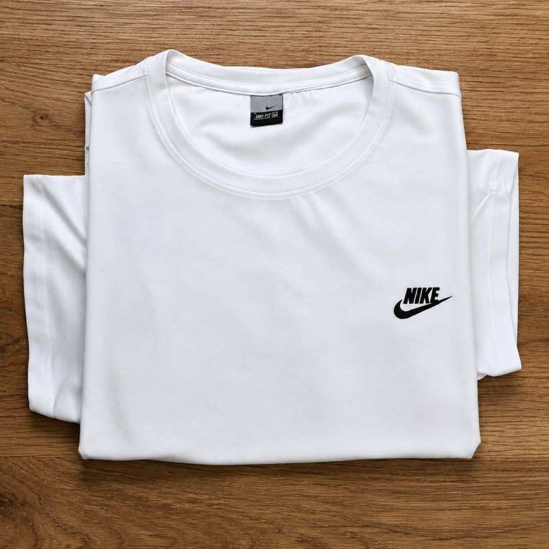 Camiseta Nike Sportswear Club Masculina