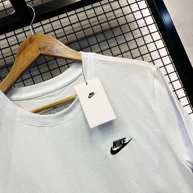 Camiseta Nike Sportswear Club Masculina