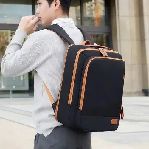 Mochila para Notebook Impermeável e Reforçada com Entrada USB 25 a 40L
