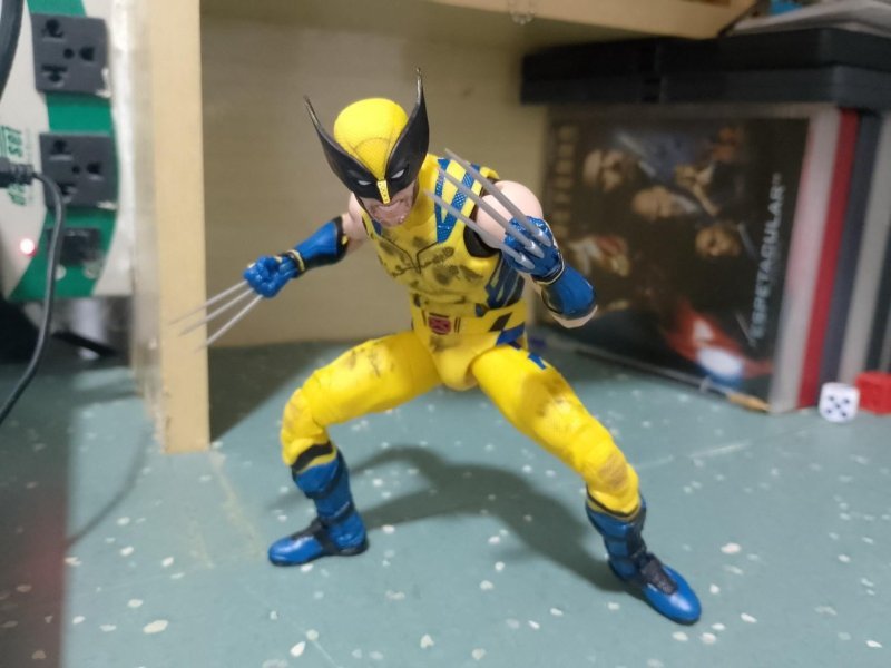 FIGURA AVENGERS LEGENDS WOLVERINE + Frete Grátis