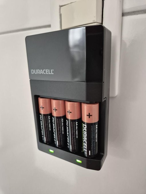 Duracell Carregador de Pilhas Recarregáveis AA e AAA Com 4 Pilhas AA Inclusas – Bivolt + Frete Grátis