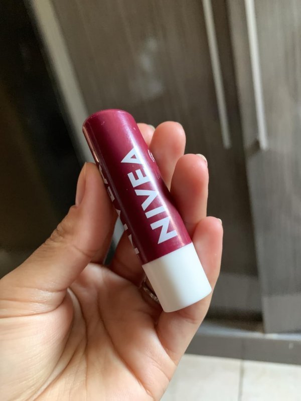 NIVEA Hidratante Labial Amora Shine 4,8g