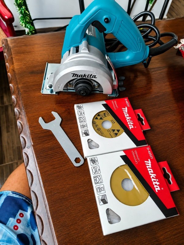 Serra Mármore 4.3/8 Pol 1.300w + 2 Discos 4100nh3zx2 Makita + Frete Grátis