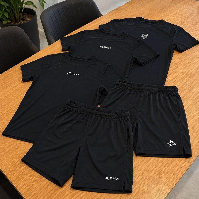Kit 5 Peças All Black Dry 3 Camisetas E 2 Bermudas Alpha