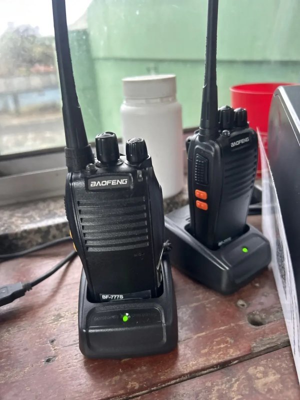 Kit Par 2 Radio Baofeng 777s Walk Talk