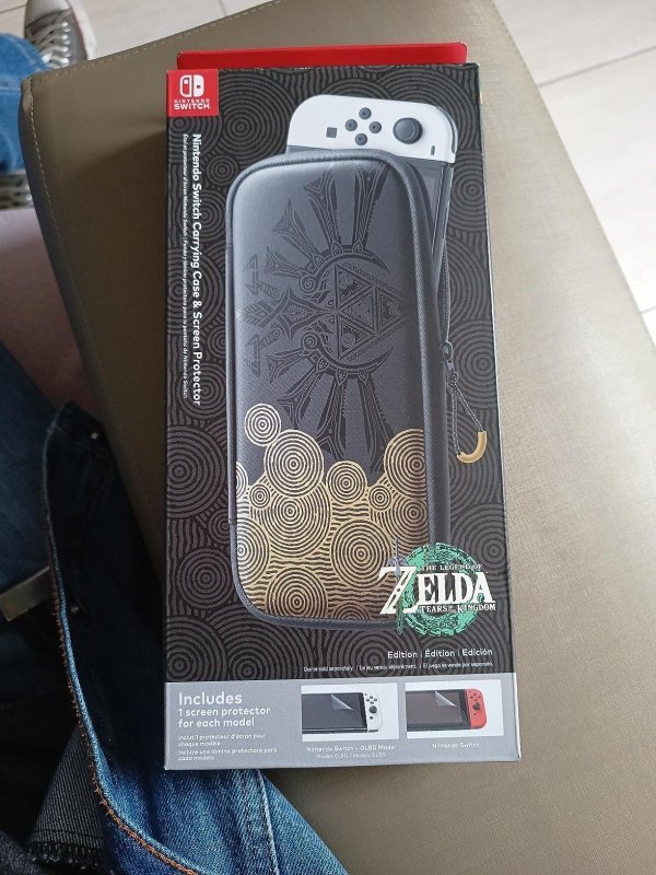 Nintendo Switch Carrying Case - The Legend of Zelda: Tears of the Kingdom Edition