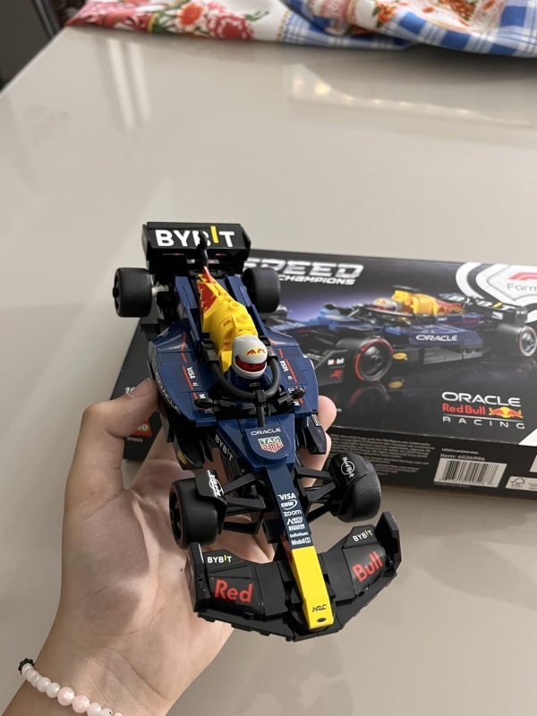 LEGO Speed Champions Carro de Corrida Oracle Red Bull Racing RB20 F1 77243 com Frete Grátis
