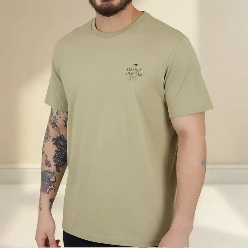 Camiseta Tommy Hilfiger Masculina Stack Love Cáqui