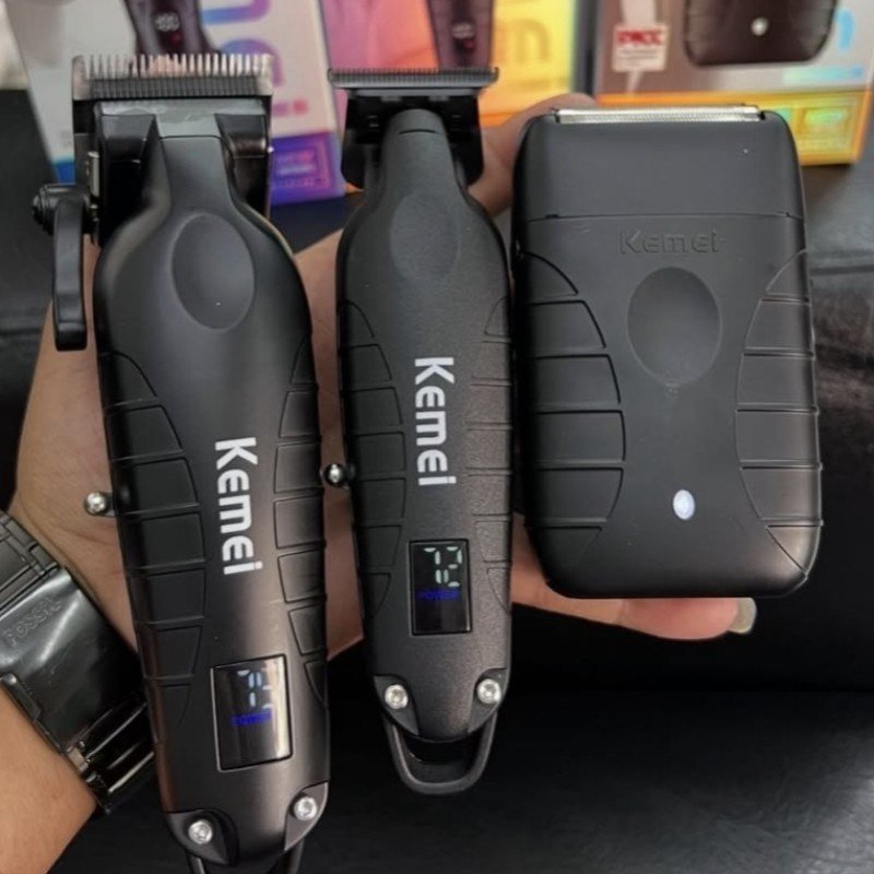 Kit Máquina Acabamento Kemei Km-032 e Shaver Km-2024 Bivolt Prateado 127/220v