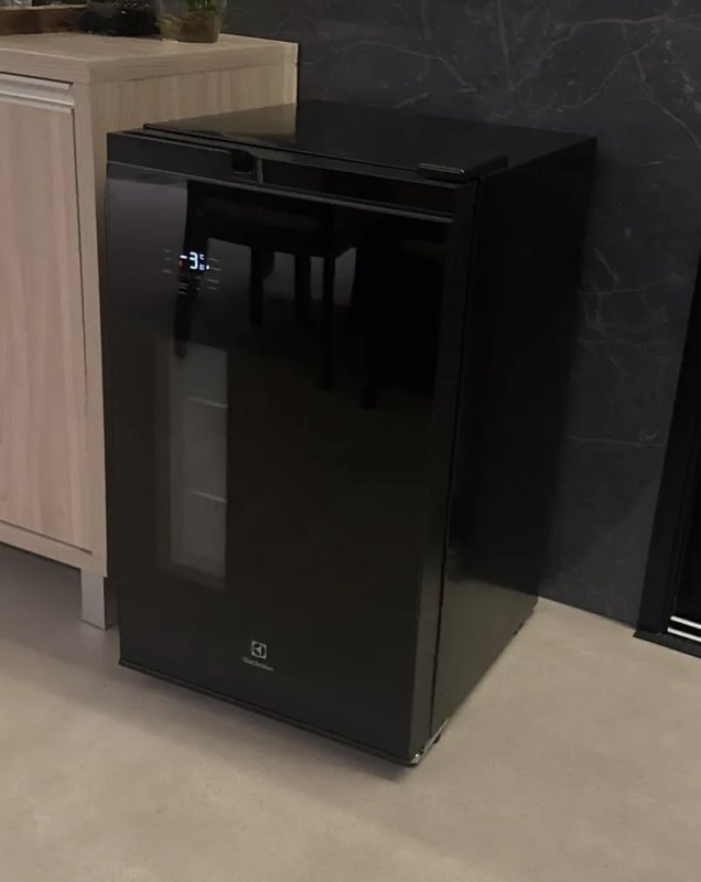 Cervejeira Home Bar Electrolux Frost Free 100L