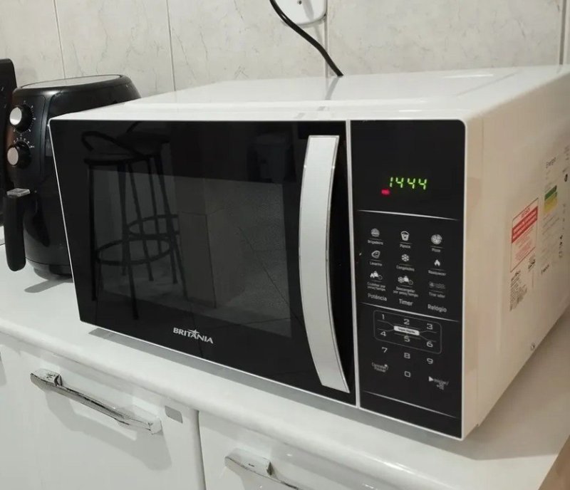 Micro-ondas Britânia modelo Bmo38