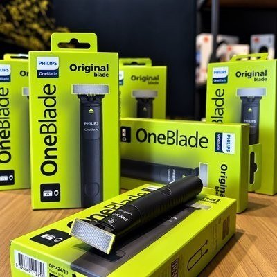 Máquina de barbear Philips OneBlade QP1424/10 preta