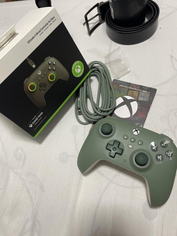 8Bitdo Ultimate C Wired Controller for Xbox com Joysticks e Triggers de Efeito Hall