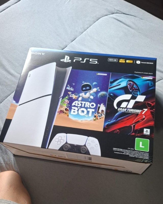 PLAYSTATION 5 SLIM DIGITAL + ASTRO BOT E GRAN TURISMO 7