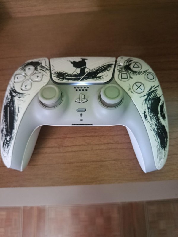 Controle sem fio PlayStation DualSense™ – Edição Limitada Black: Ghost of Yōtei
