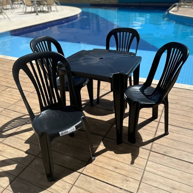 Kit Mesa Plástico Quadrada Preta com 4 Cadeiras Bistrô 70cm + Frete Grátis