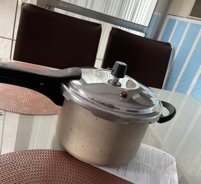 Panela de Pressão Fechamento Externo Antiaderente 4,5L
