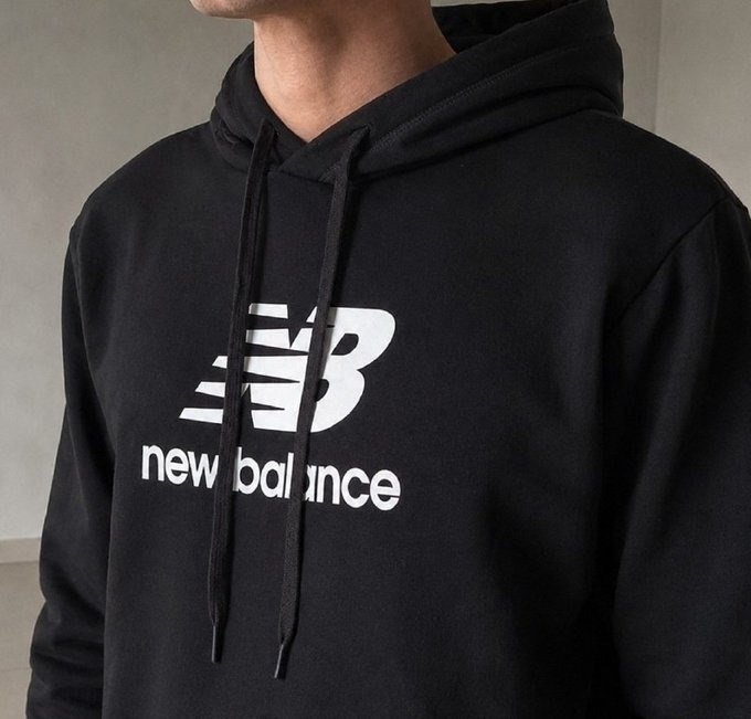 Casaco New Balance Essentials com Capuz