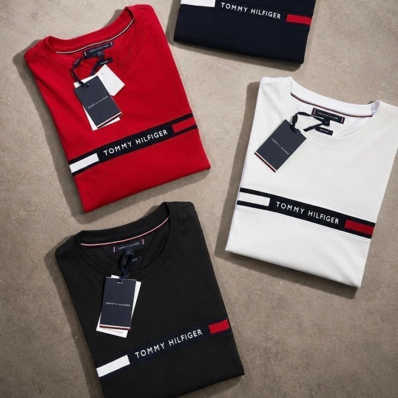 Kit 2 Camisetas Tommy Hilfiger Chest Insert Branca/Preta